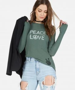 Lauren Moshi Tops Mckinley Peace Love Spray