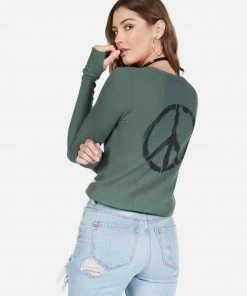 Lauren Moshi Tops Mckinley Peace Love Spray