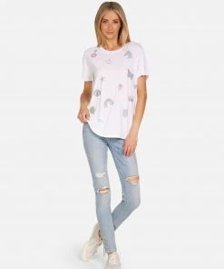 Lauren Moshi Wolf Crystal Fantasy Elements