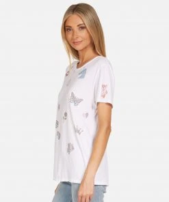 Lauren Moshi Wolf Crystal Fantasy Elements