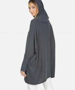 Lauren Moshi X Wilma X Lightning Love